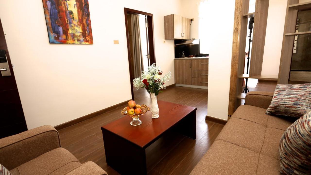 Black Horse Hotel Apartment Адис Абеба Екстериор снимка