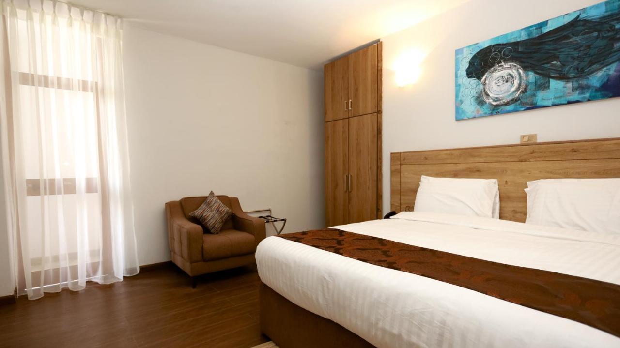 Black Horse Hotel Apartment Адис Абеба Екстериор снимка